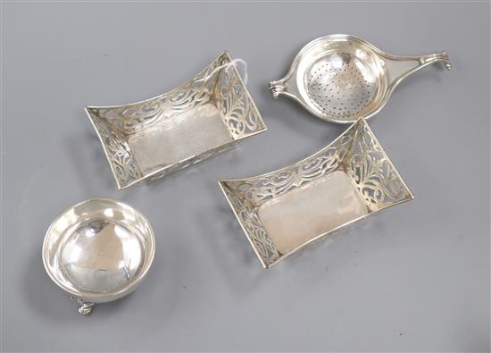 A pair of George V rectangular silver bon-bon dishes, Birmingham, 1920 and a Scottish silver tea strainer and stand.